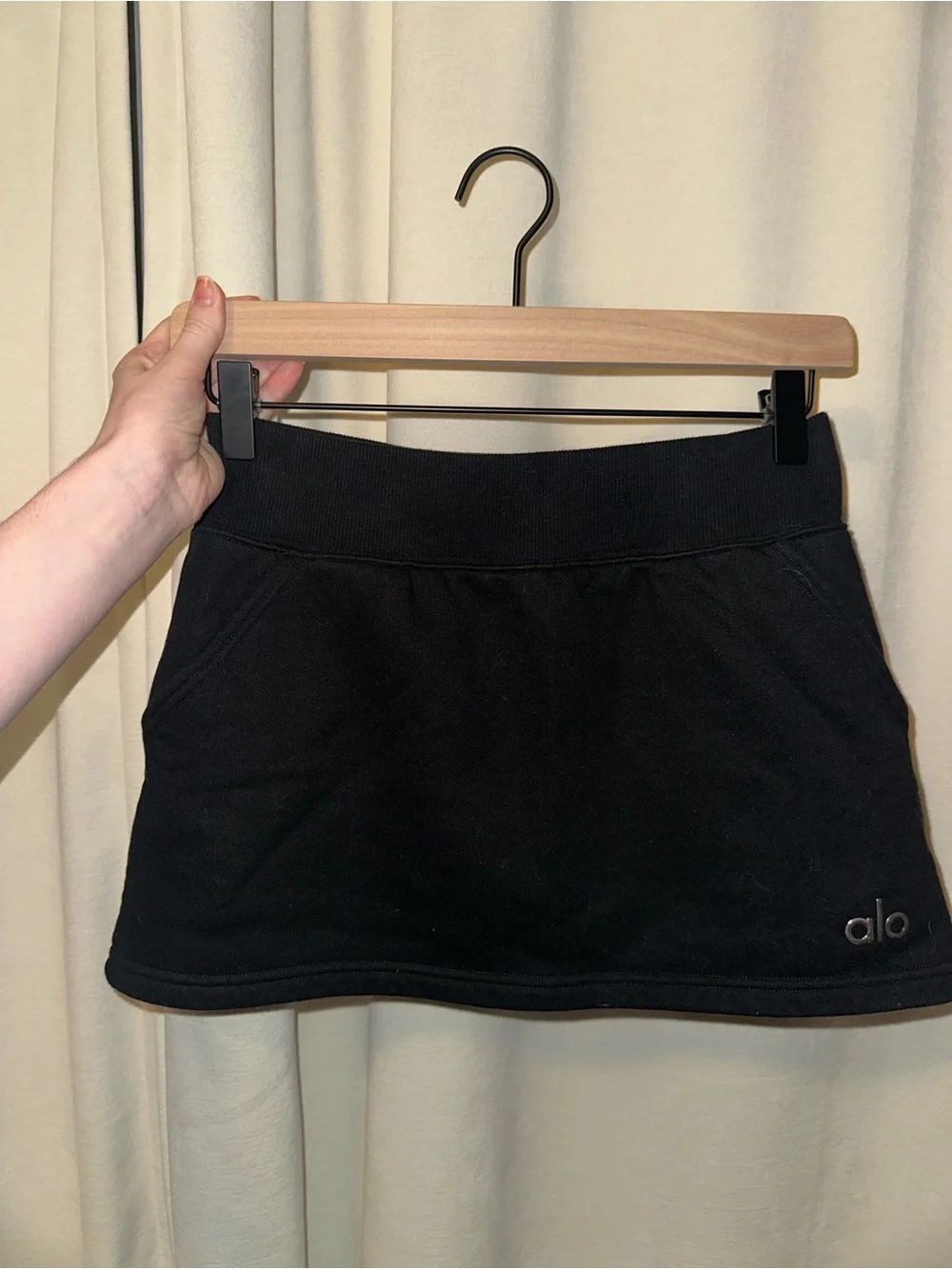 Alo Yoga Accolade Skirt, Black, Size XS